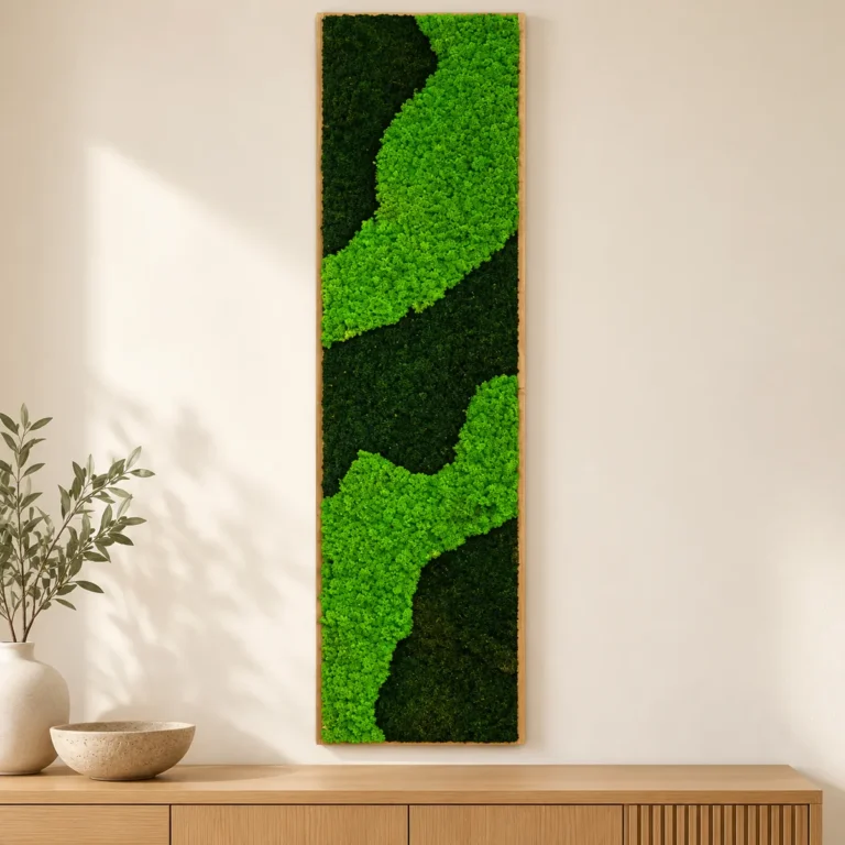 Tablou vertical cu licheni verde deschis și închis, model ondulat, 100x40 cm, vedere pe perete