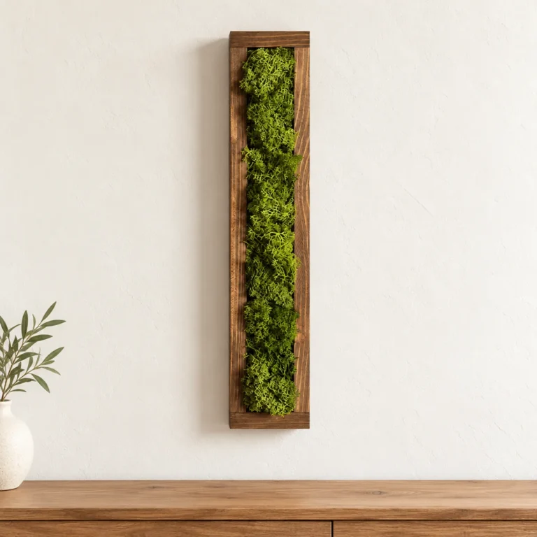 Tablou vertical cu licheni stabilizați 100x15 cm, ramă maro, pe perete