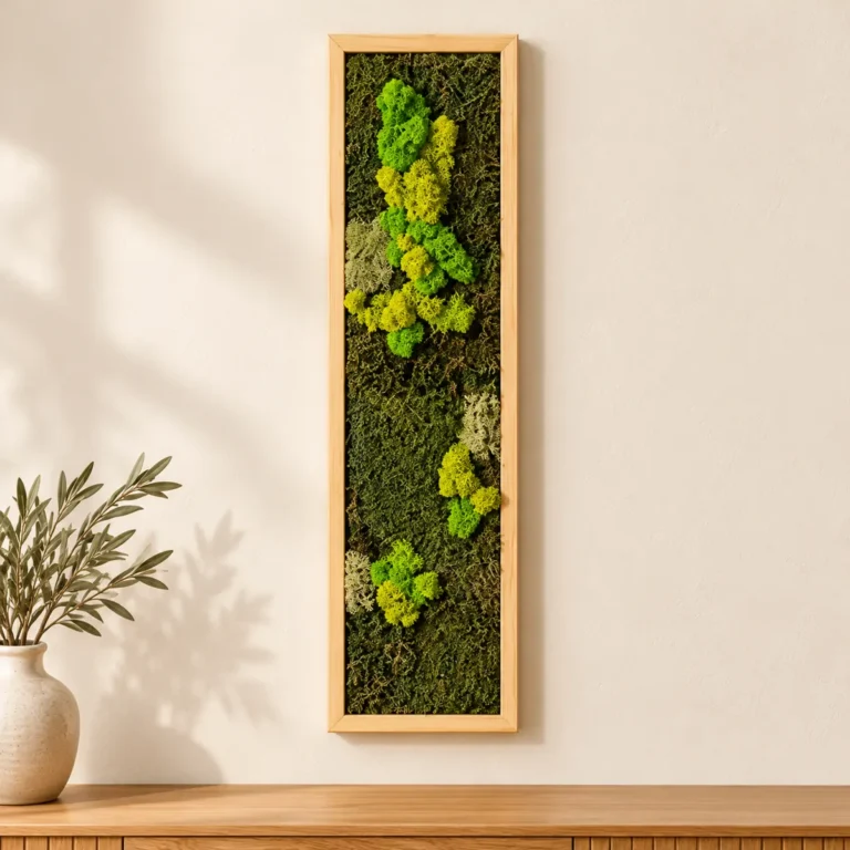 Tablou vertical cu licheni verzi și galben-verzui pe mușchi, ramă lemn 100×20 cm – decor pe perete
